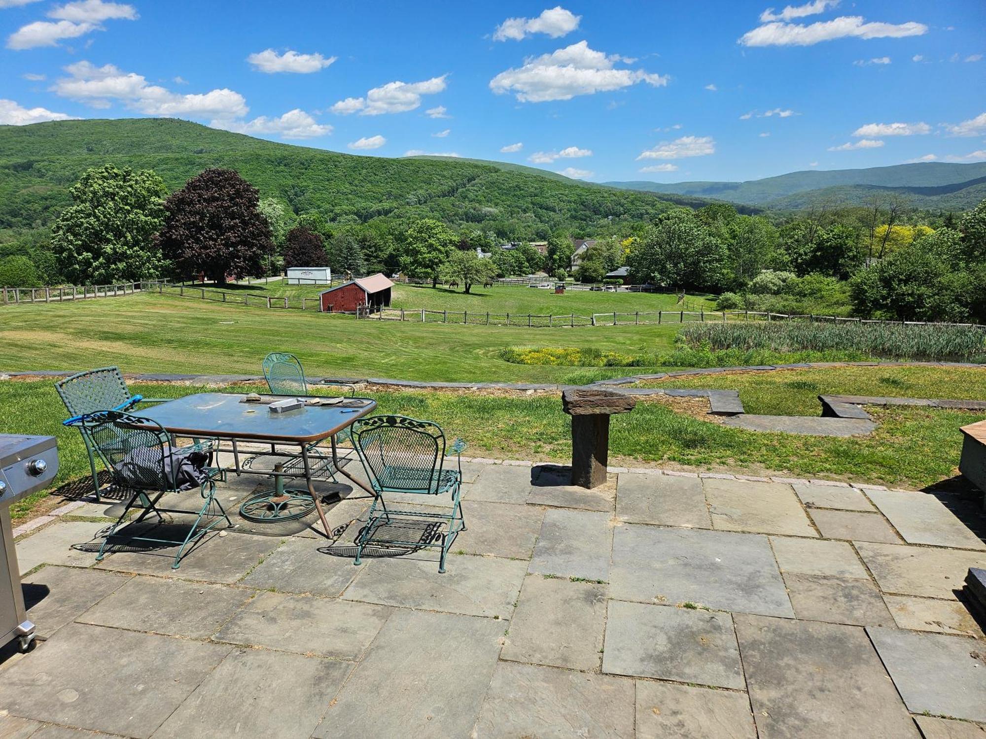 Clover Hill Farm & Country Inn Уилямстаун Екстериор снимка