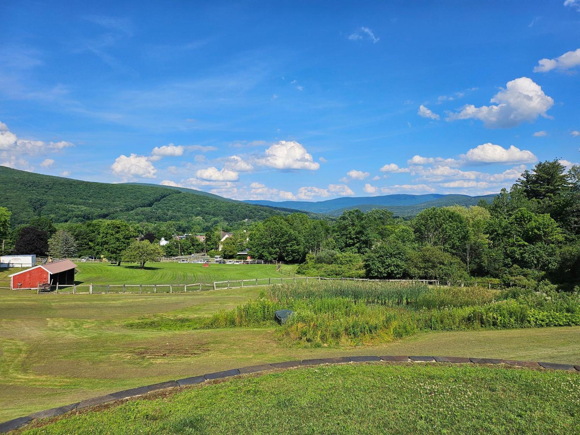 Clover Hill Farm & Country Inn Уилямстаун Екстериор снимка