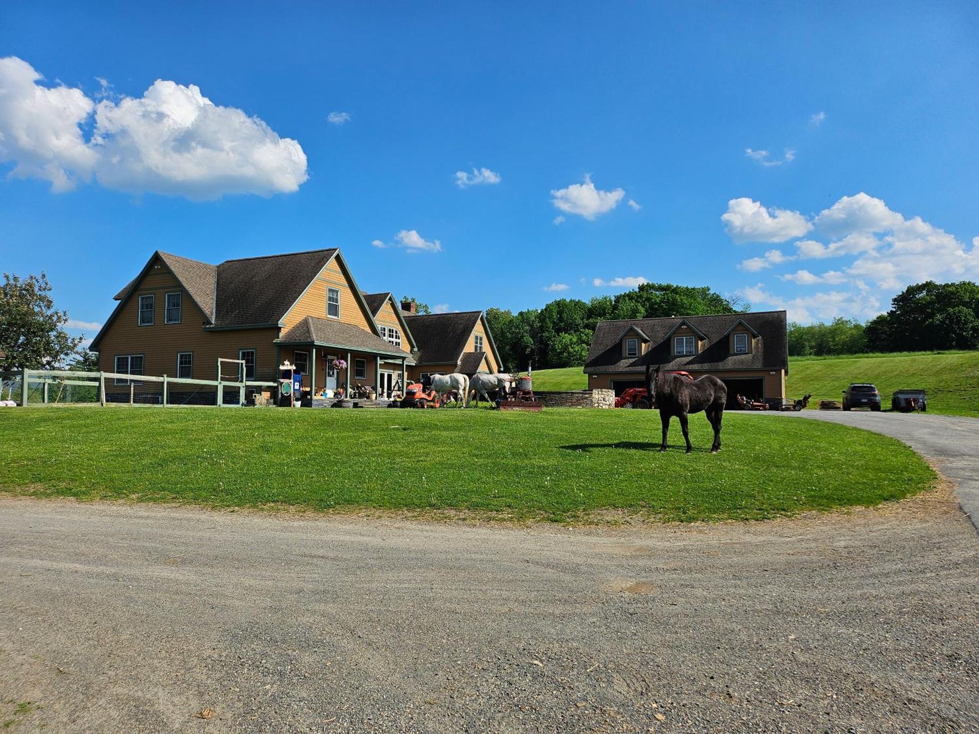 Clover Hill Farm & Country Inn Уилямстаун Екстериор снимка
