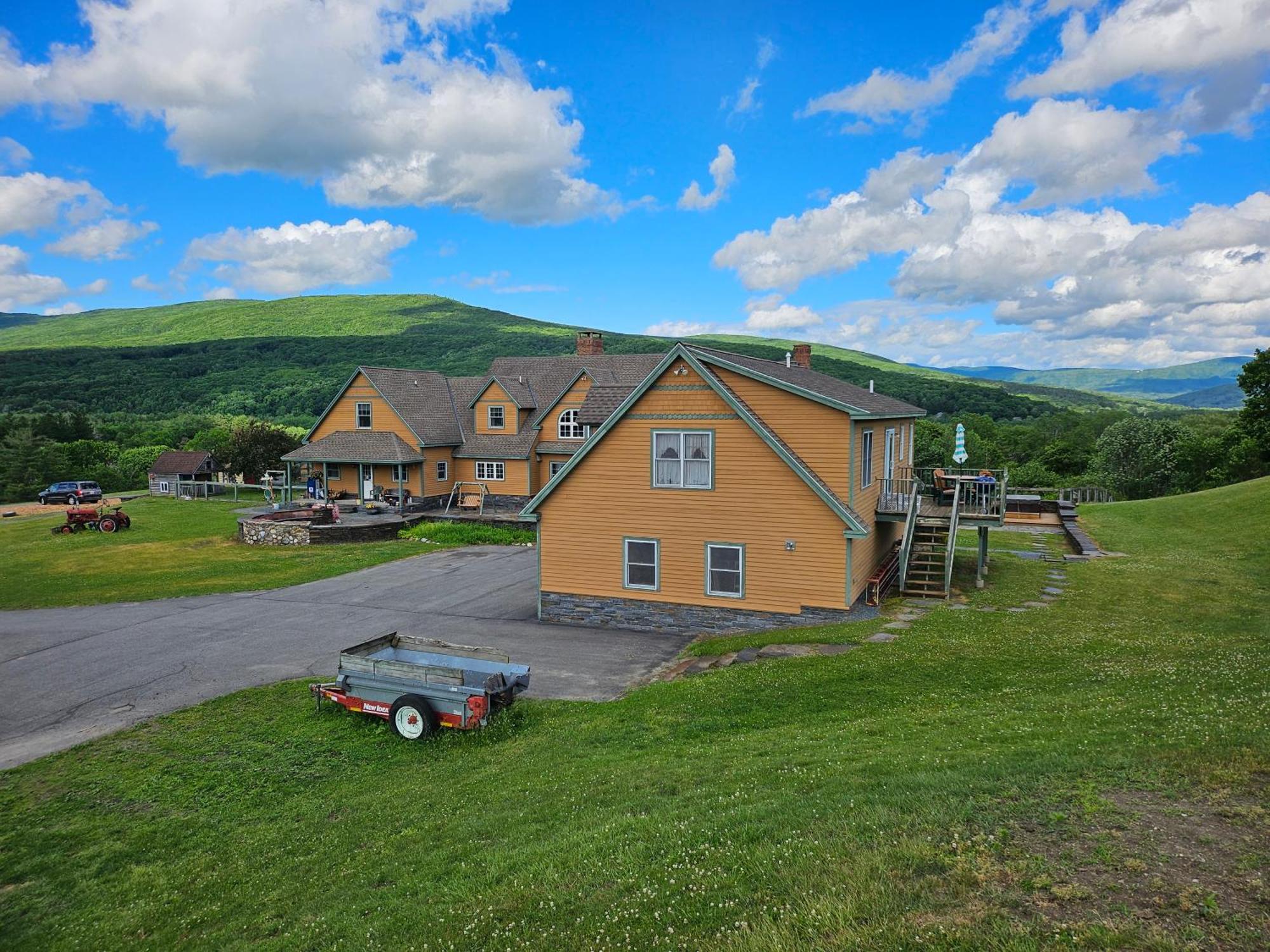 Clover Hill Farm & Country Inn Уилямстаун Екстериор снимка